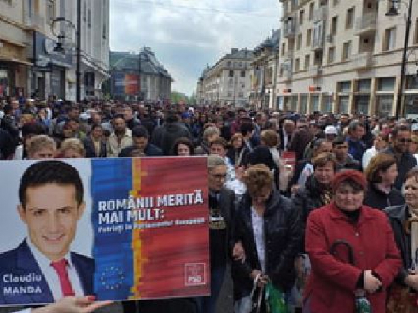 Dragnea și-a găsit nașul și nașa la mitingul PSD din Craiova