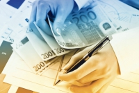 Tinerii români vor putea obține fonduri de până la 100.000 de euro